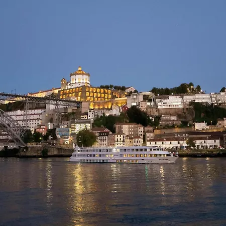Escape With Balcony * Porto