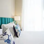Escape With Balcony Apartment