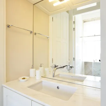Apartment Modern 2-bedroom In Porto
