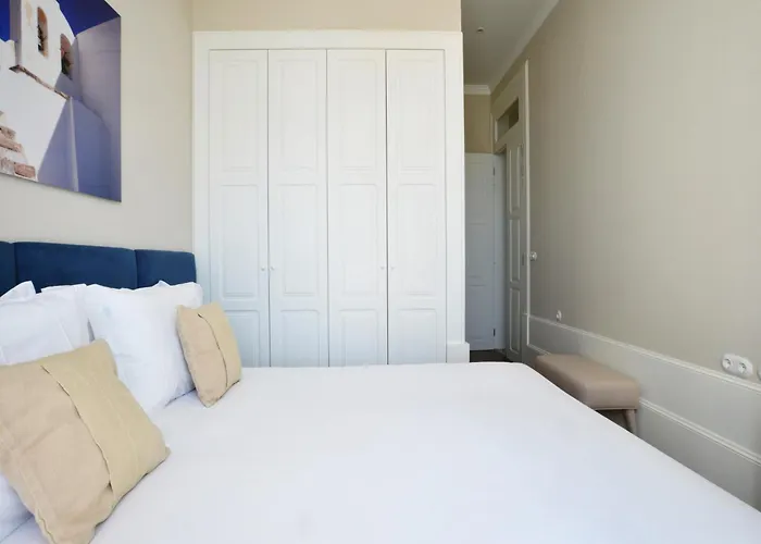 Escape With Balcony Apartment *