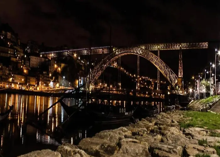 Apartment Escape With Balcony *